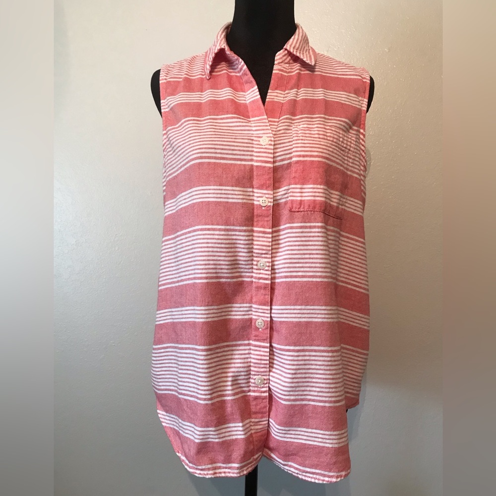 Dash Women’s Sleeveless Button down Top Size M Soft Red & White Stripe